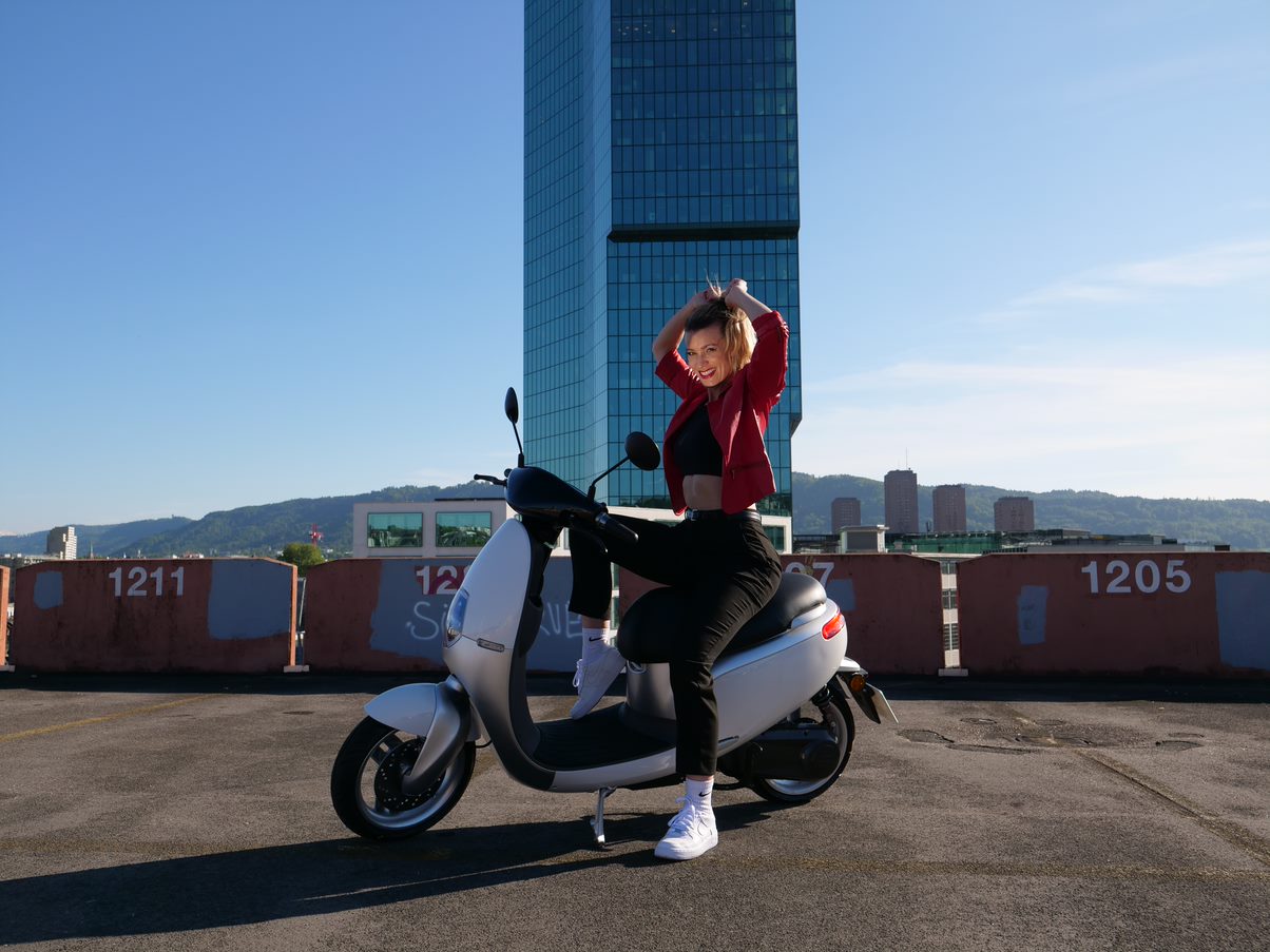 Ecooter E1r scooter électrique Microcorner E Scooter Thumbnail