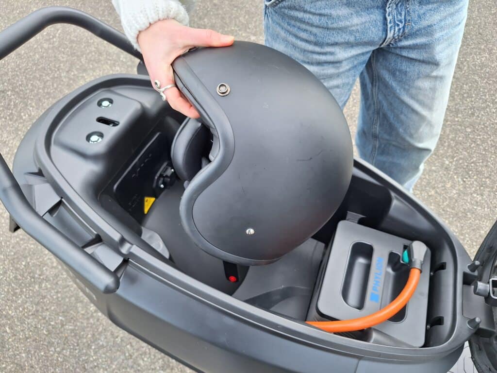 E2u Compartiment pour casque1